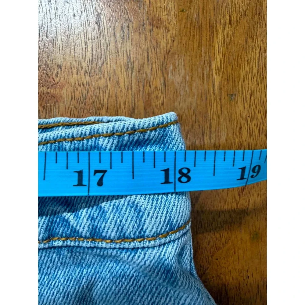 Vtg Levis 550 Relaxed Fit Tapered Leg Jeans Light Wash Mens 38x30 Made in USA